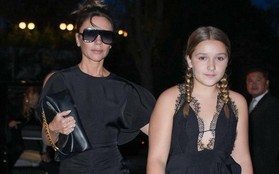 Victoria Beckham bị chỉ trích vì cho Harper mặc váy xẻ ngực