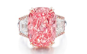 Viên kim cương hồng có giá trị cao kỷ lục thế giới