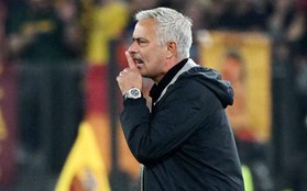 HLV Mourinho nổi "điên" đòi đuổi một "cầu thủ phản bội" sau trận hòa của Roma