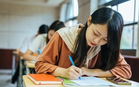 Kỳ thi IELTS hoãn vô thời hạn, giảng viên ĐH Ngoại ngữ: Hoãn học tiếng Anh là tối kiến