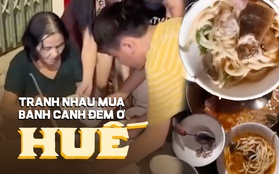 Hàng bánh canh khó mua nhất ở Huế: Vừa dọn hàng 10 phút đã hết, khách phải cầm tô chờ sẵn