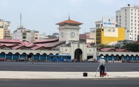 Gấp rút thi công hoàn trả mặt bằng trước chợ Bến Thành sau 5 năm làm nhà ga ngầm Metro