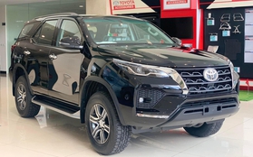 Toyota Fortuner 2022 thêm trang bị, giá tăng cao nhất 42 triệu đồng tại Việt Nam