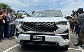 Toyota Innova 2023 ra mắt: Nhiều trang bị như xe sang, giá quy đổi từ 660 triệu đồng