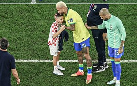 Neymar khóc nức nở, con trai cầu thủ Croatia an ủi