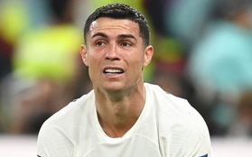 Bồ Đào Nha bị loại, Ronaldo bật khóc bỏ vào đường hầm