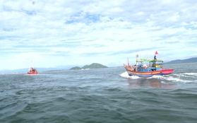 Cứu thành công 7 ngư dân Hà Tĩnh gặp nạn trên biển