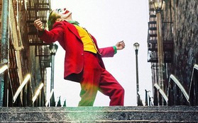 Joker 2 công bố khung hình đầu tiên đầy ám ảnh, cho thấy nhân vật chính đang bị nhốt trong trại tâm thần Arkham