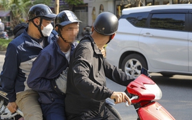 Hà Nội: Gặp tổ công tác 141, thanh niên tàng trữ ma túy hốt hoảng phi tang