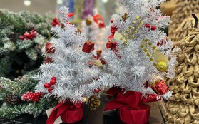 Nhiều người chọn mua đồ trang trí Noel "made in Việt Nam"