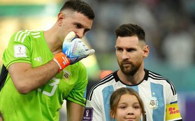 Thủ môn Argentina đeo “bùa may mắn” của Messi trong trận chung kết World Cup 2022