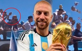 Tuyển thủ Argentina "tấu hài" khi diễu hành mừng chức vô địch