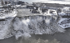 Bị đóng băng một phần, thác Niagara biến thành "xứ sở cổ tích"