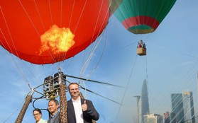 Clip, ảnh: Người dân TP.HCM hào hứng khi được ngắm toàn cảnh thành phố bằng khinh khí cầu