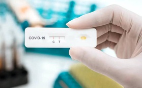 Hướng dẫn test nhanh COVID-19 tại nhà, nếu kết quả xét nghiệm dương tính, người dân cần làm ngay một việc