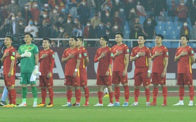 Xúc động khoảnh khắc ĐT Việt Nam chào cờ trong trận cuối cùng trên sân nhà ở vòng loại 3 World Cup 2022