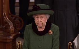 Khoảnh khắc xúc động nhất: Nữ hoàng Anh rơi nước mắt tưởng nhớ đến người bạn đời 74 năm, nhiều người cũng bật khóc
