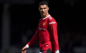 Ronaldo bị tước "danh hiệu" vì vụ đập vỡ điện thoại của fan nhí