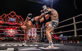 "Vua Muay" Saenchai thi đấu như lên đồng, thắng áp đảo đối thủ người Mỹ trẻ hơn 10 tuổi