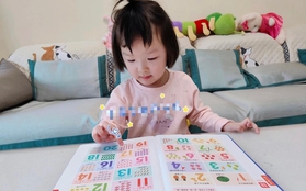 Con gái mới 2,5 tuổi đã nhớ các số từ 1 đến 200, thành thạo cộng trừ trong phạm vi 6: Mẹ bật mí 3 trò "ẢO THUẬT" dạy con thành cao thủ