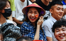 Hoà Minzy "múa quạt" cổ vũ đội tuyển bóng rổ Việt Nam: Đáng yêu khoảnh khắc chia sẻ đồ ăn, tiếp sức cho NHM