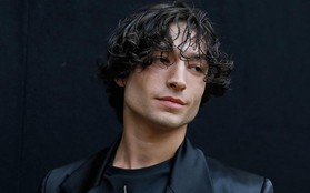 Sau 2 lần bị bắt, "The Flash" Ezra Miller lại tiếp tục vướng vào rắc rối pháp lý nghiêm trọng