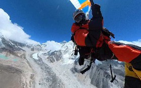 Mạo hiểm nhảy dù từ núi Everest, người đàn ông đi vào lịch sử thế giới