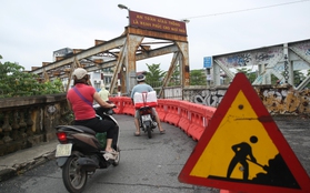 Hà Nội: Cầu Long Biên được lắp "mắt thần", dựng rào chắn lối lên khiến xe ba gác chịu thua