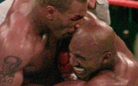 Tròn 1/4 thế kỷ và sự thật đằng sau cú cắn tai kinh điển của Mike Tyson với Holyfield