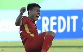 Tiền vệ Lý Công Hoàng Anh liên tiếp bị cầu thủ U23 Hàn Quốc phạm lỗi quyết liệt