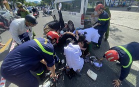 Cô gái ngã nhào xuống đường vì áo chống nắng bị cuốn vào xích xe máy, cảnh sát nhanh chóng ứng cứu