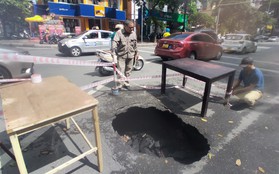 Hà Nội: Bất ngờ xuất hiện hố sụt sâu 1m giữa phố