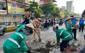 CSGT Hà Nội truy tìm lái xe chở đất làm rơi vãi nhiều km trên đường Nguyễn Trãi