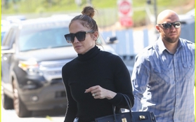 Jennifer Lopez để mặt mộc ra phố sau khi kết hôn lần 4