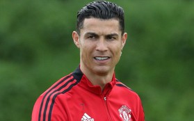 Ronaldo ‘cầu xin MU giải phóng hợp đồng’