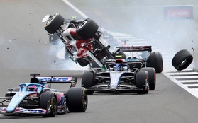 Tay đua F1 Trung Quốc gặp tai nạn thảm khốc, xe đập vào hàng rào vỡ tan tành