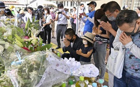 Người dân mặc niệm cựu Thủ tướng Abe Shinzo, lãnh đạo các nước chia buồn với Nhật Bản