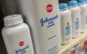 Johnson & Johnson dừng bán phấn rôm trẻ em trên toàn cầu