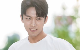 Kwon "Mánh Khóe" bị bố mắng vì đóng vai xấu tính trong "Nữ luật sư kỳ lạ Woo Young Woo"