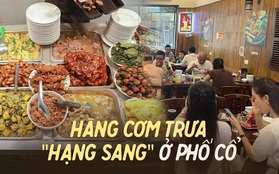 Hàng cơm trưa ở phố cổ Hà Nội toàn phục vụ “dân công sở hạng sang”, đến người nước ngoài cũng biết và tần suất ăn chung cùng người nổi tiếng rất cao