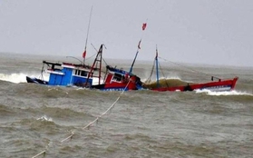 Đã tìm thấy tàu cá cùng 5 ngư dân mất tích trên vùng biển Hà Tĩnh