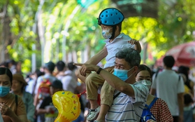 Hàng nghìn người dân đến Thảo Cầm Viên Sài Gòn vui chơi trong ngày đầu nghỉ lễ 2/9