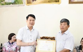 Trao Bằng khen cho cụ ông 62 tuổi cứu người đuối nước ở Cao Bằng