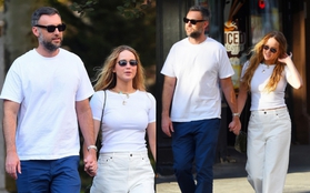 Vợ chồng Jennifer Lawrence diện đồ đồng điệu, tình tứ đi dạo trong công viên