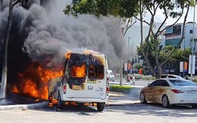 Cháy ô tô liên hoàn trước nhà hàng tiệc cưới ở Đà Nẵng