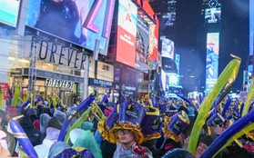 Gần 1 triệu người xem thả bóng đón năm mới ở quảng trường Thời Đại