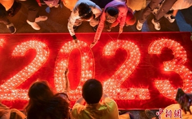 Người dân Trung Quốc tưng bừng chào đón năm mới 2023 bất chấp dịch bệnh