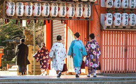 Những truyền thống đón năm mới đặc sắc ở Nhật Bản: Từ ''cổng thông'' cầu may cho đến chiếc bánh nếp dâng lên thần linh