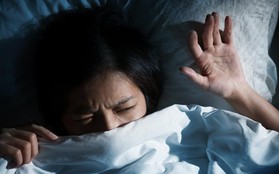 6 hành vi trước khi đi ngủ có thể khiến bạn "già nhanh hơn", thay đổi ngay trước khi quá muộn