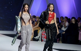 Lê Bống và "Trứng Rán" Thanh Tâm catwalk: Vẫn như tấu hài!